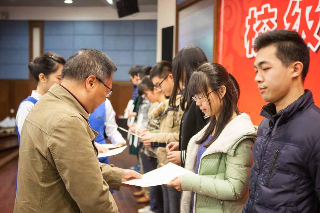 2015年度“304am永利集团英才”奖，74名学子受益