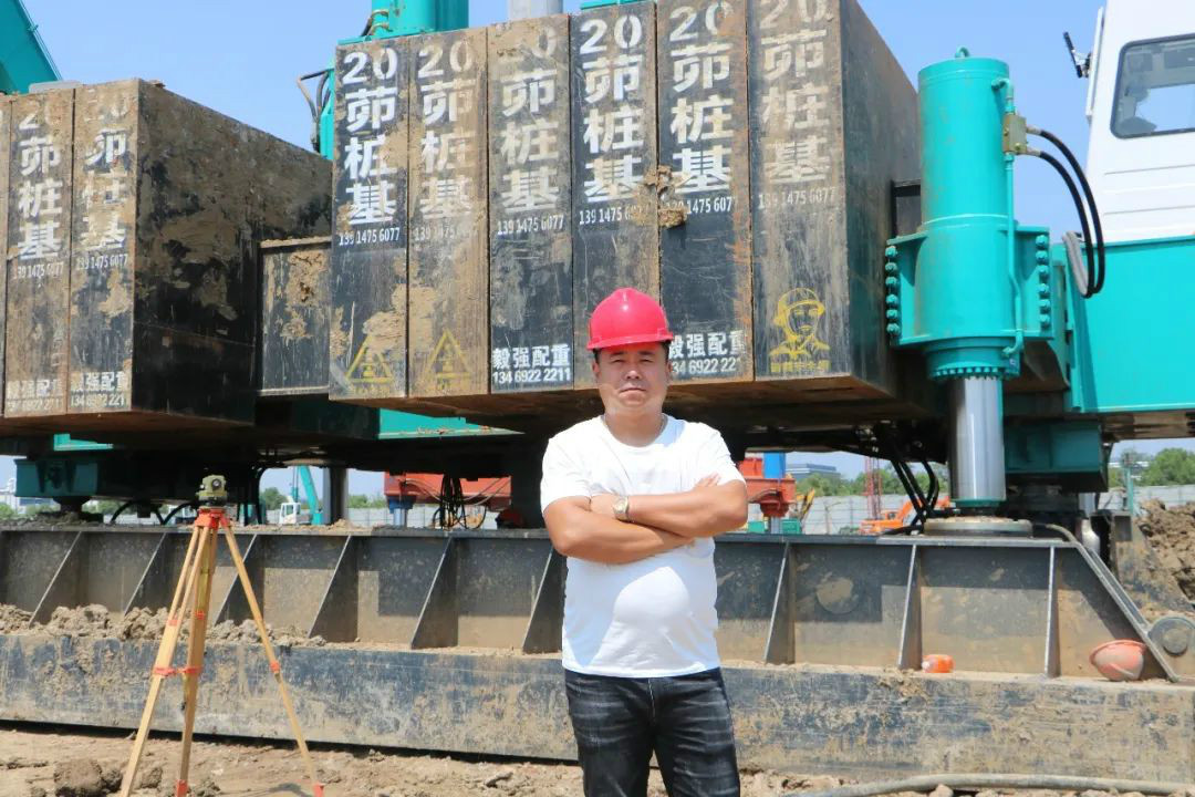 液压静力压桩机从1台到21台，他只用了8年！