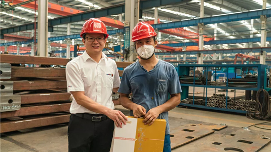 万力集团“送清冷”活动，慰问一线员工
