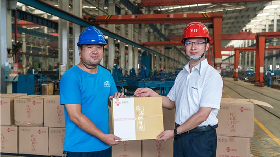 万力集团“送清冷”活动，慰问一线员工