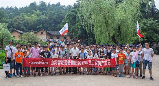 这个夏天，亲子玩转304am永利集团智能“三栖”设备