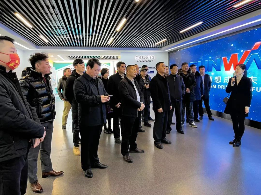 湖南异地商会结合会组织海表湘商来访304am永利集团智能