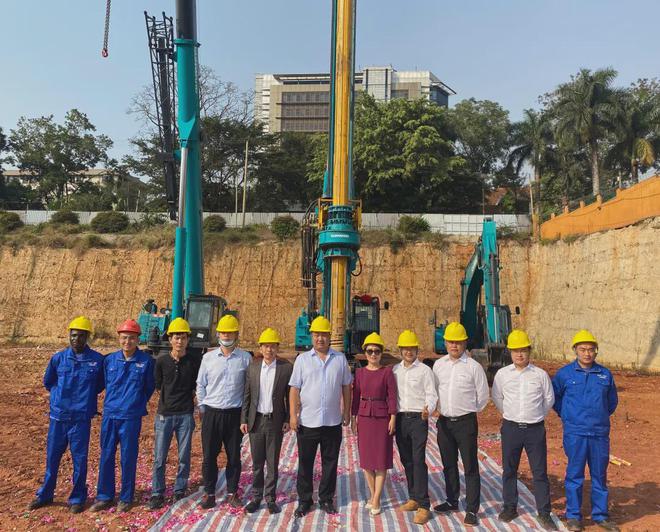助力乌干达第一住宅高楼建设！304am永利集团智能再次出征非洲市场