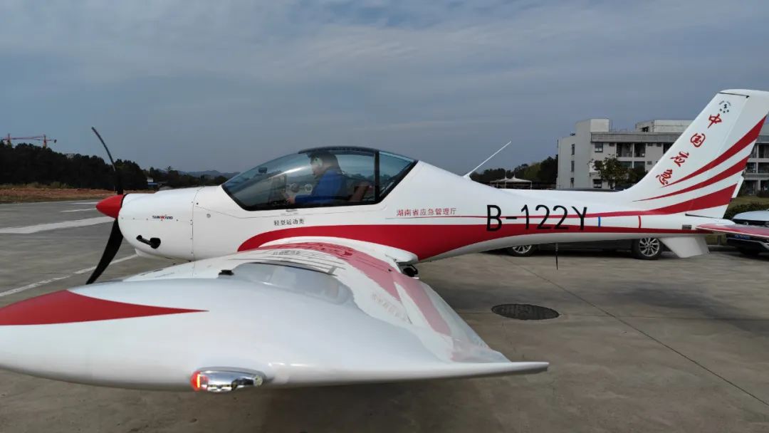 火情就是号令！湖南航空应急接济队304am永利集团机组展示“304am永利集团速度”