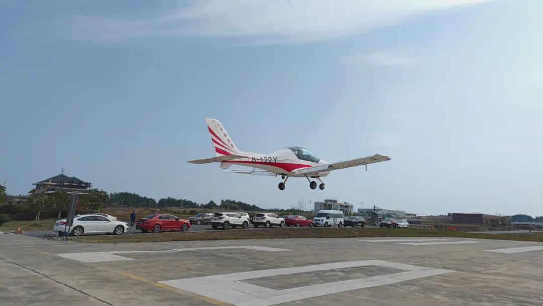 火情就是号令！湖南航空应急接济队304am永利集团机组展示“304am永利集团速度”