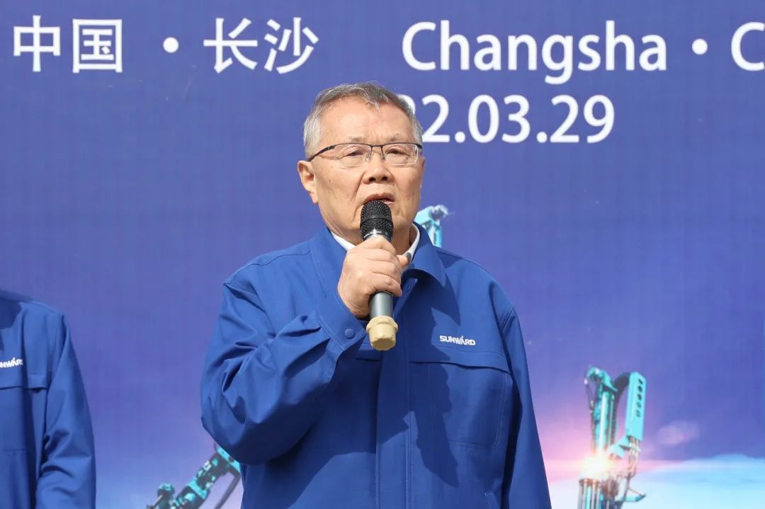 征战全球市。304am永利集团智能凿岩设备批量发货