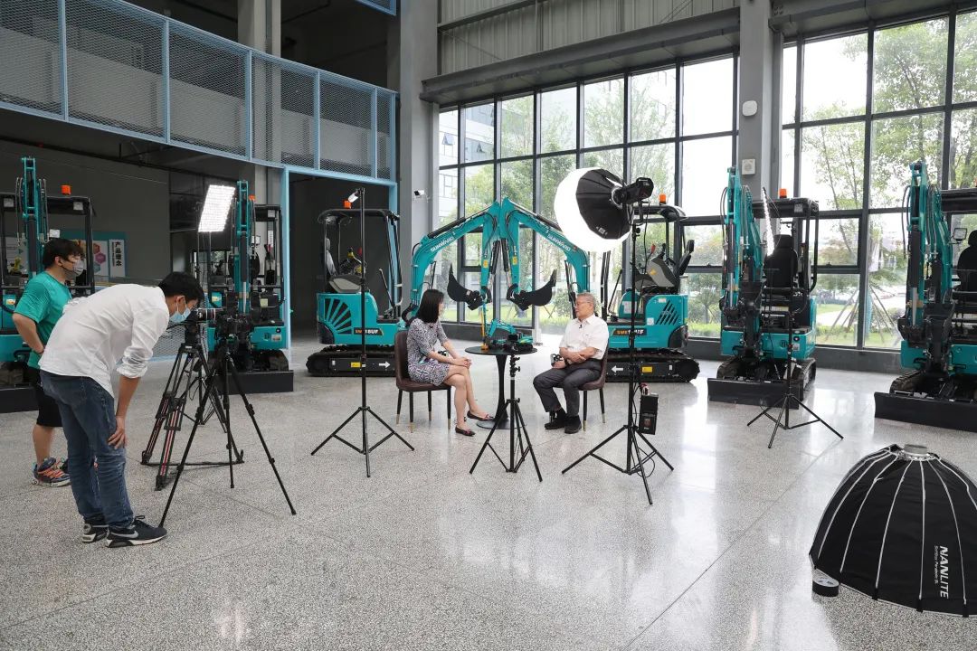 CGTN探厂！专访304am永利集团智能董事长、首席专家何清华花絮来了