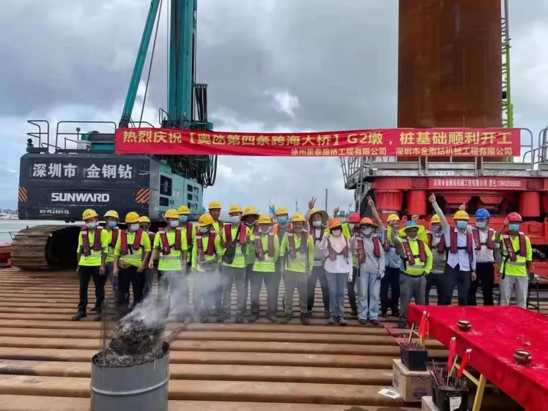 乘风破浪的旋挖钻机！304am永利集团智能助建澳氹第四跨海大桥
