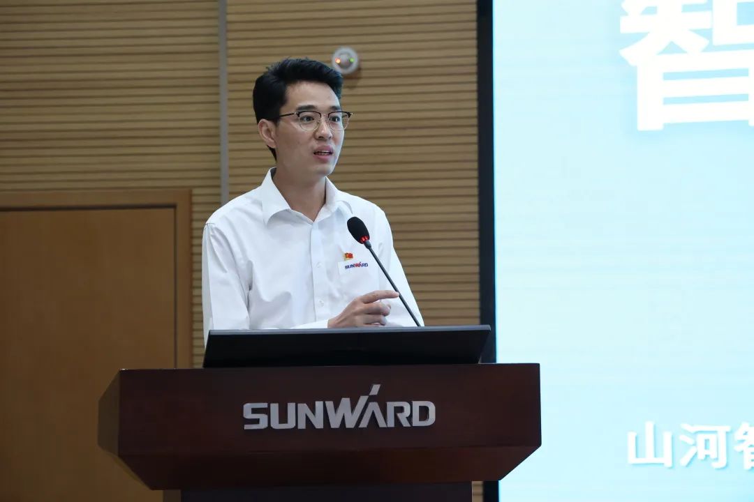 创新引领，智造未来！“2022院士专家长沙杏妆高端设备高质量发展钻研会隆沉进行