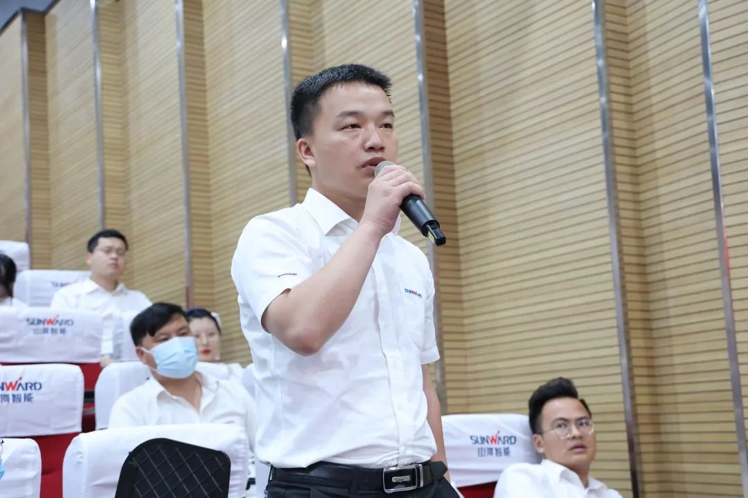 创新引领，智造未来！“2022院士专家长沙杏妆高端设备高质量发展钻研会隆沉进行