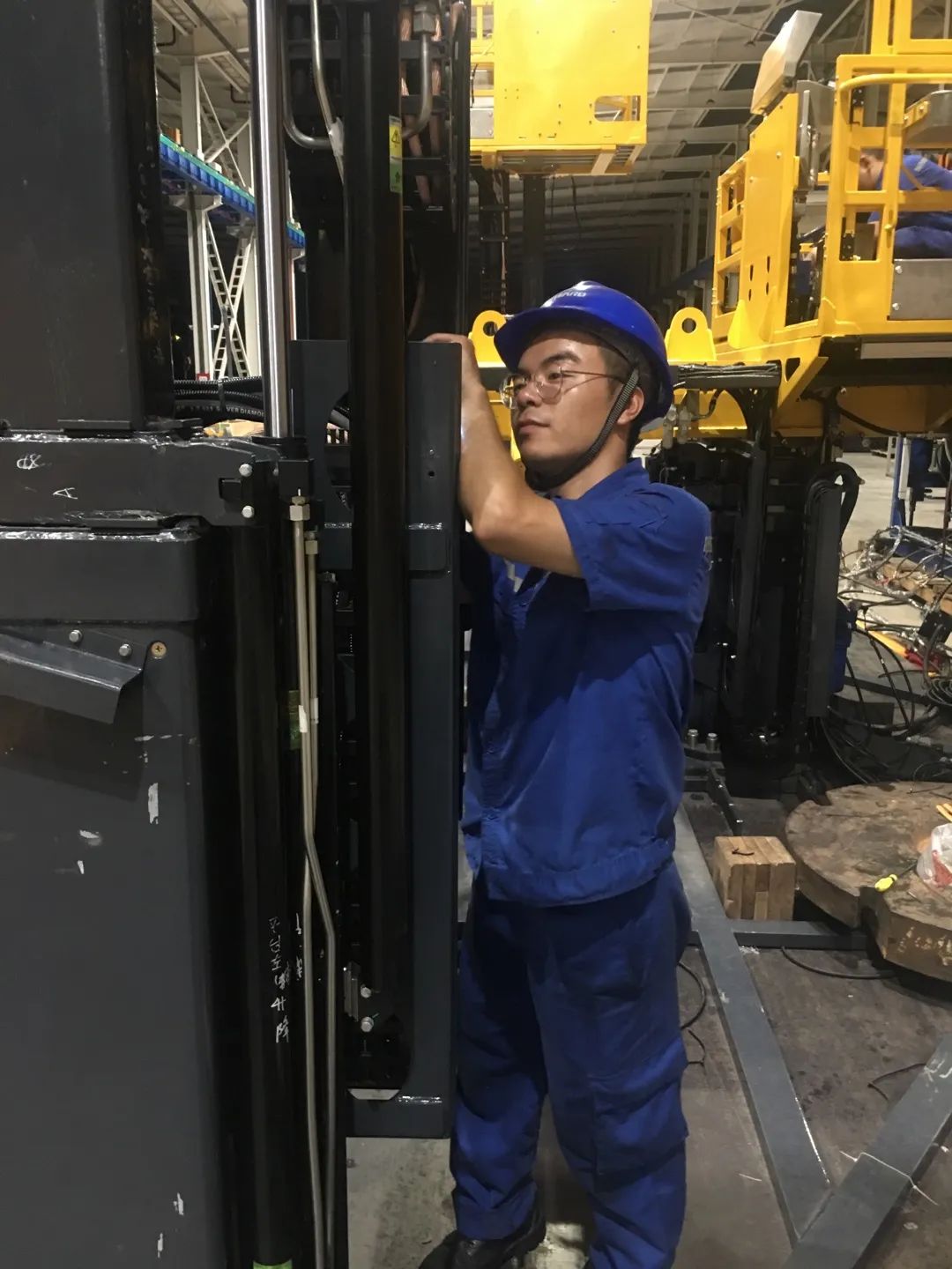 为铁路运输保驾护航！304am永利集团智能自主研造首套三平台作业装置成功交付