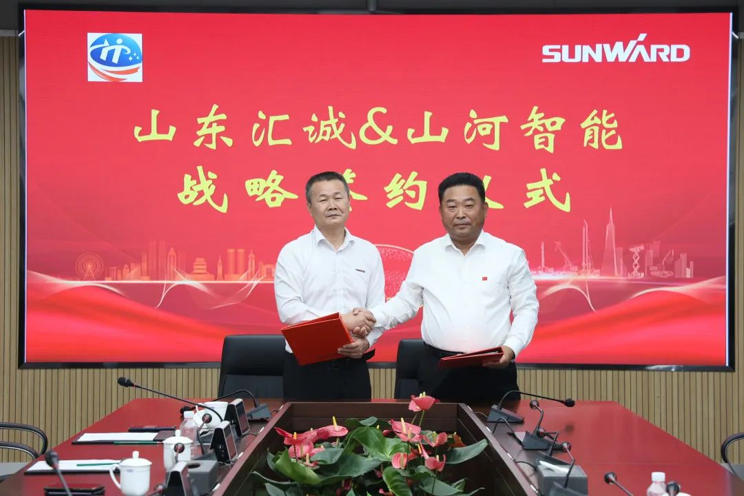 20220920100355_97461 携手山东汇诚助力我国港口建设!304am永利集团智能港口抓料机成功批量交付