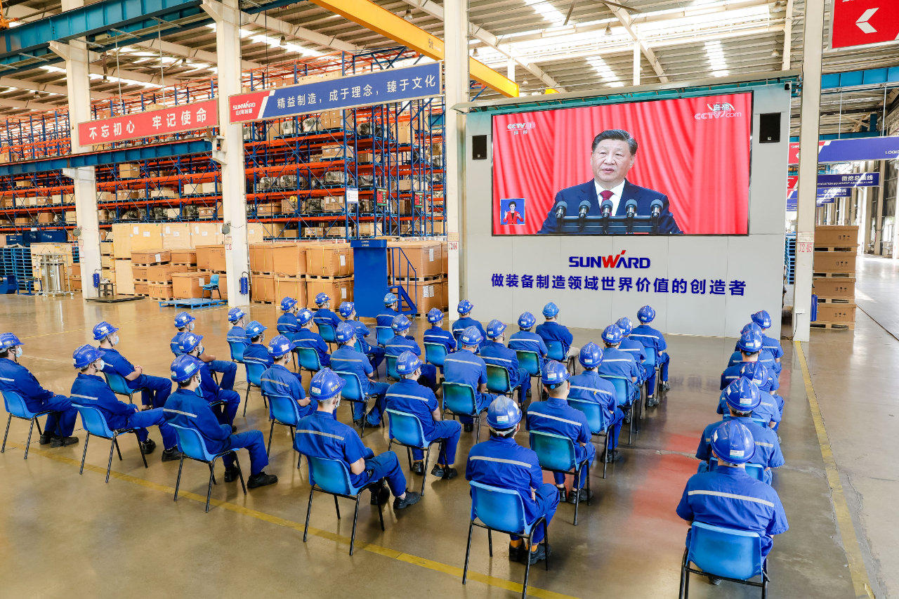 20221018094133_93144 振奋人心!304am永利集团智能党员干部集中收看党的二十大开幕会盛况