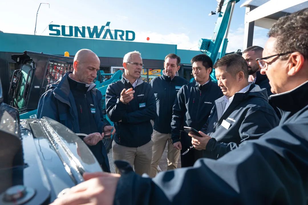 Bauma 2022 | 一组火热现场图带您沉温304am永利集团智能德国宝马展之旅