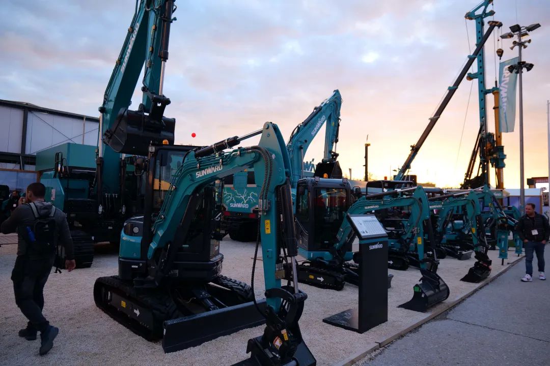 Bauma 2022 | 一组火热现场图带您沉温304am永利集团智能德国宝马展之旅
