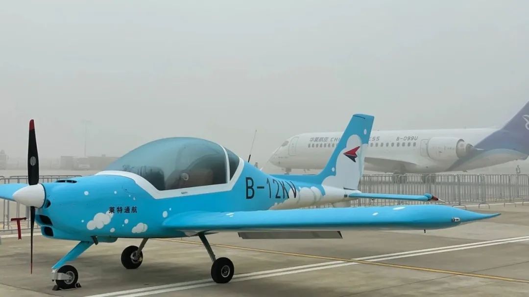 20221129091211_16331 逆势飞舞!304am永利集团航空携手合作同伴亮相2022资阳飞行大会