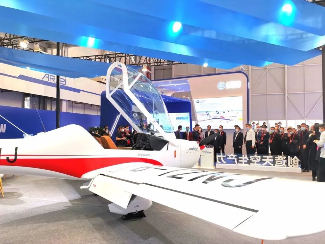 20221129091357_63810 逆势飞舞!304am永利集团航空携手合作同伴亮相2022资阳飞行大会