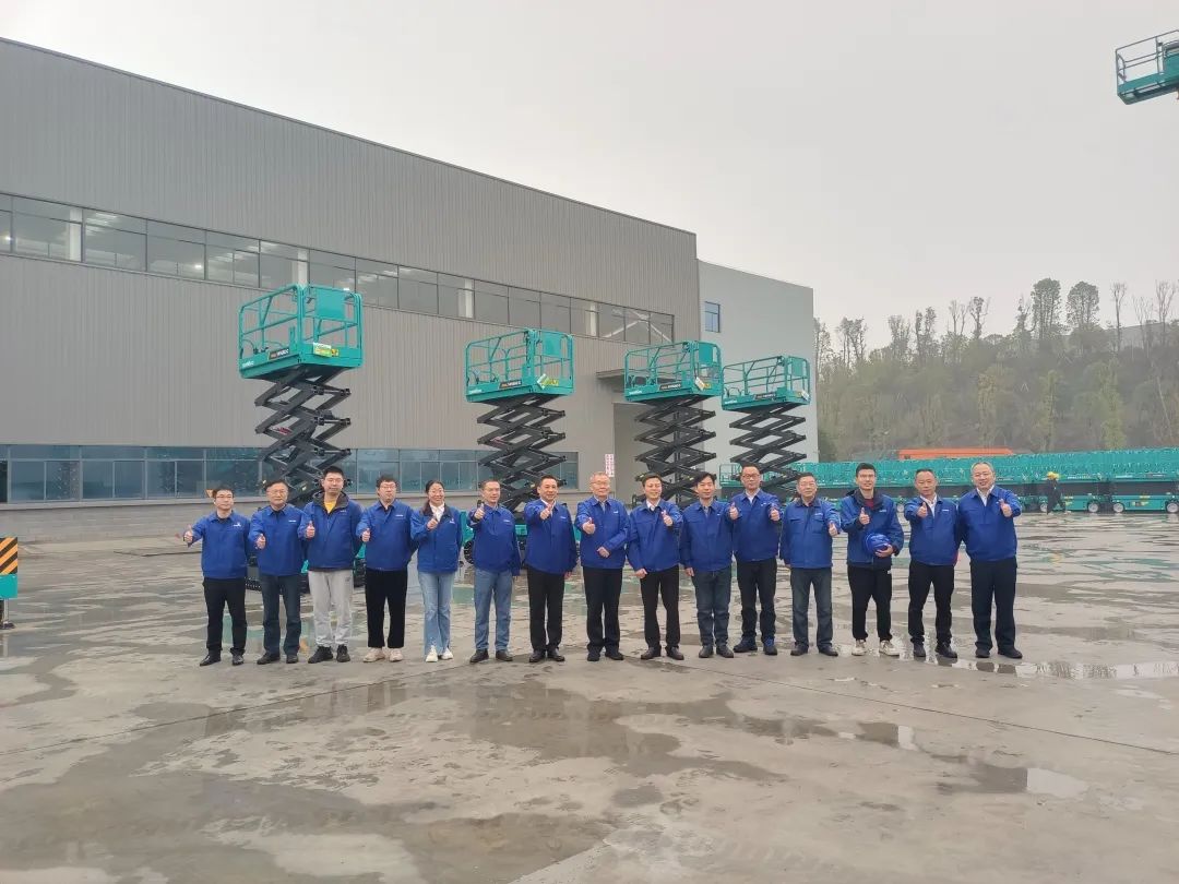 出厂即“前途”！304am永利集团智能首款履带剪叉式高空作业平台批量上市