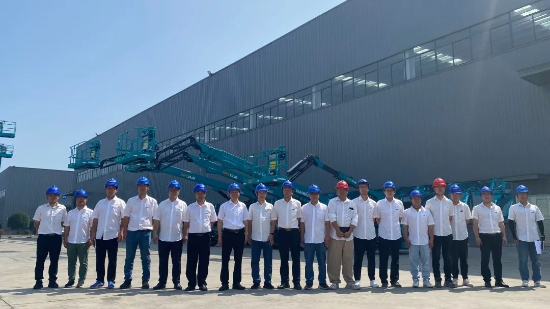 20230606081718_27387 新能源家族再添“新丁”!304am永利集团智能三款电动臂式高空作业平台齐下线