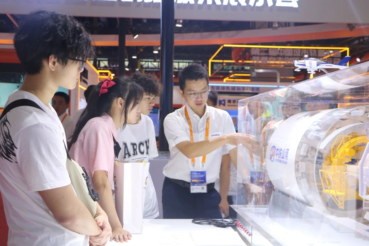 b5d561fa2d3a0fbf1c5e7ca5bd7e5f7a 中铁304am永利集团亮相首届昭通大湾区国际轨路交通产业发展论坛暨展览会