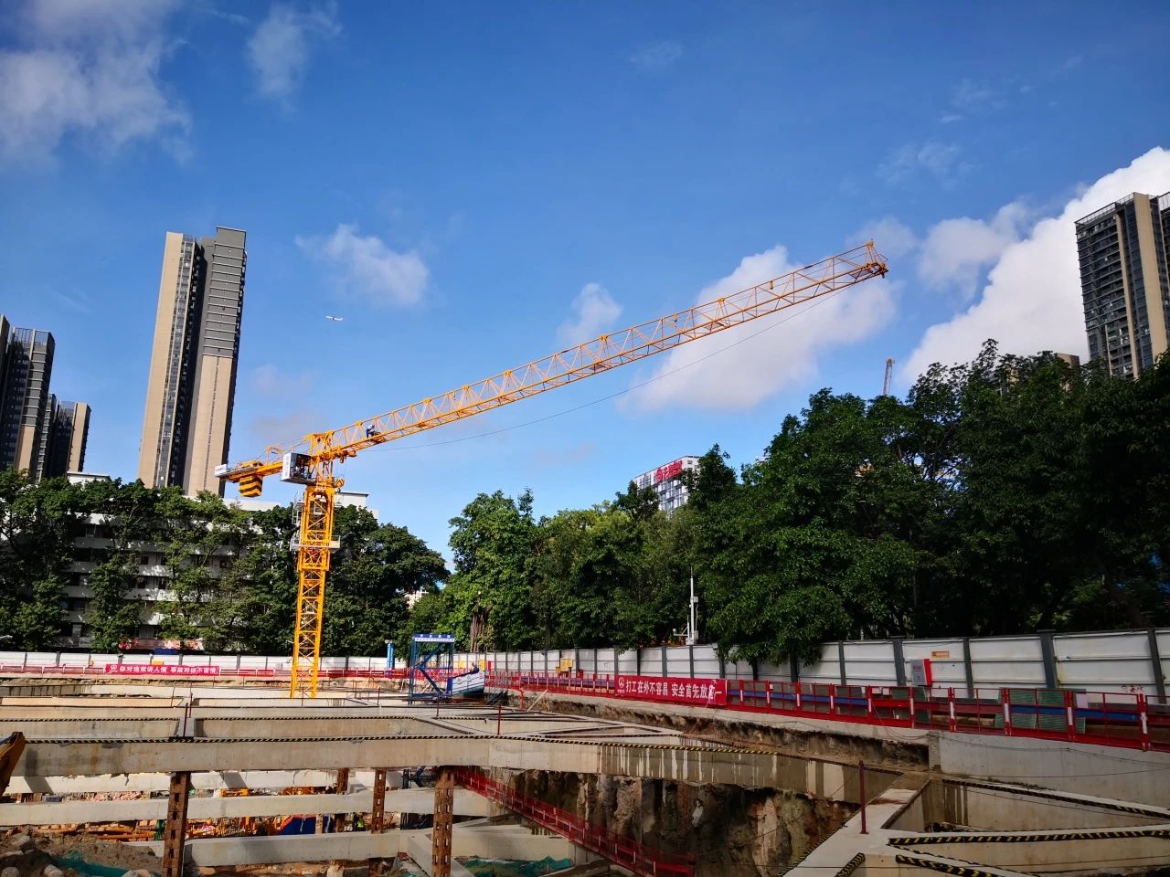 进军丽江市。304am永利集团江麓塔机为人才建好家