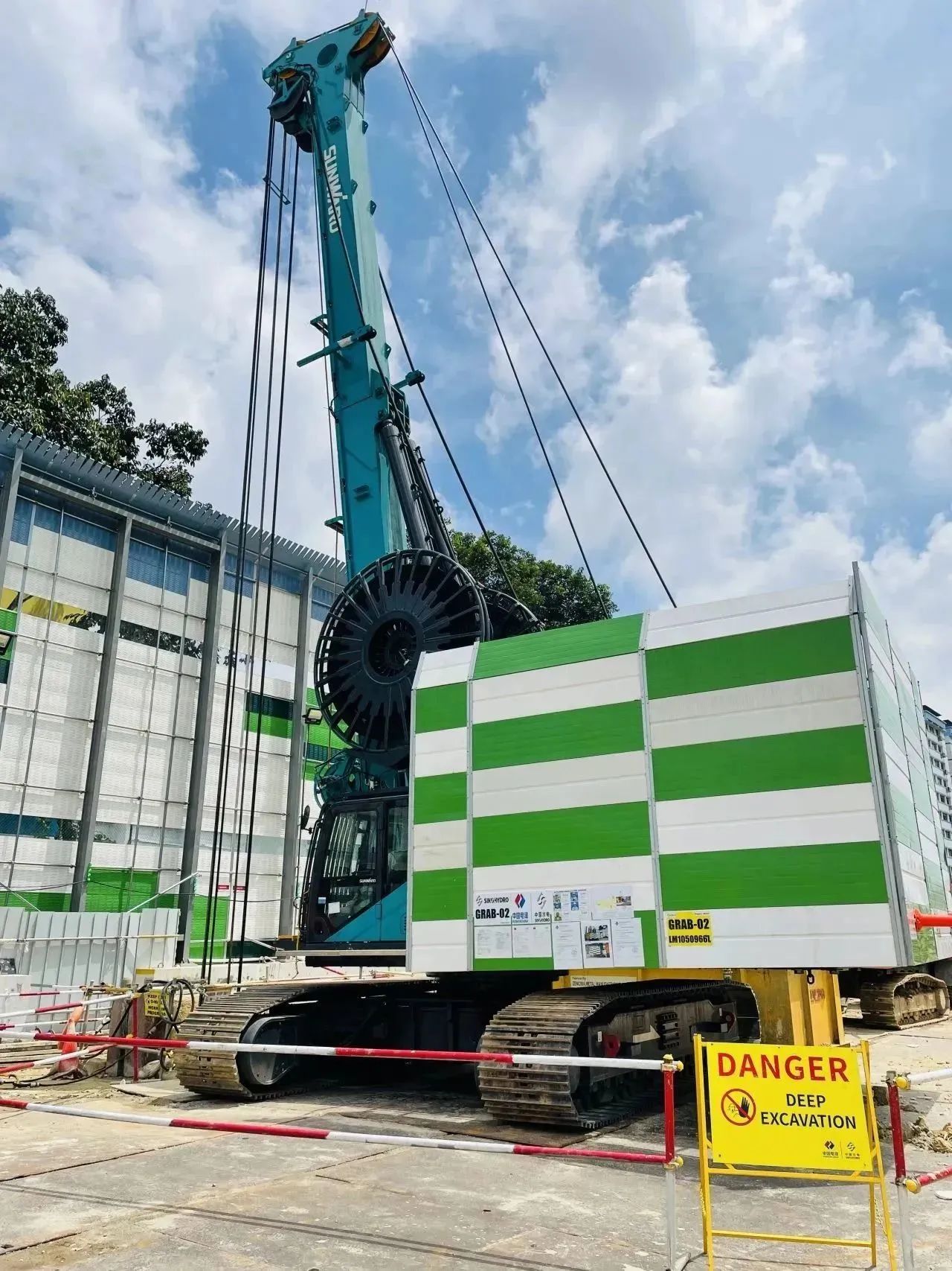 20230810175015_94185 助力国内国际沉大工程!304am永利集团智能液压抓斗实力“出圈”