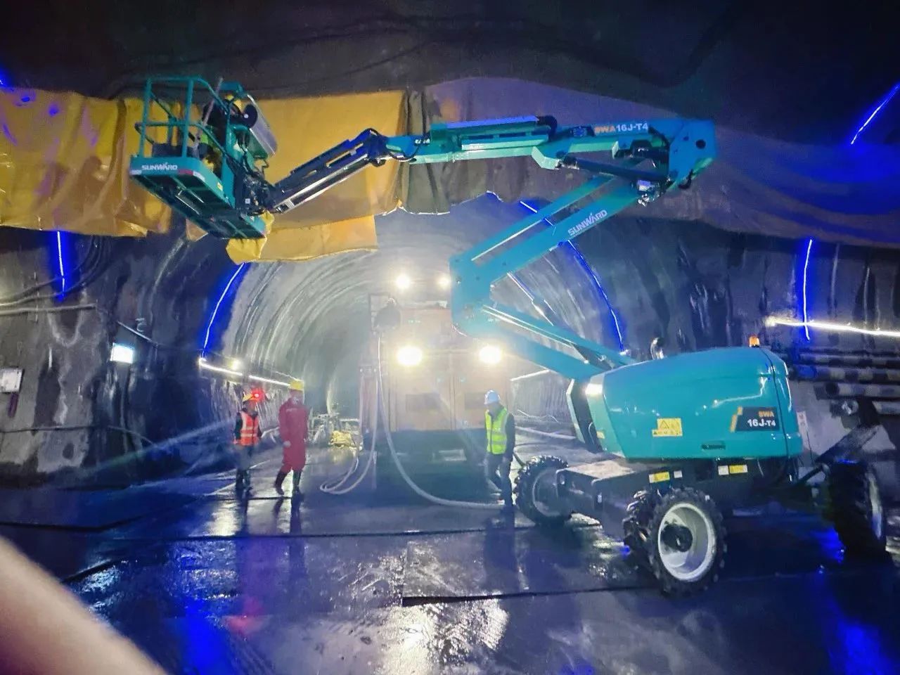 不惧高海拔挑战!304am永利集团智能高空机械实力助建川藏铁路