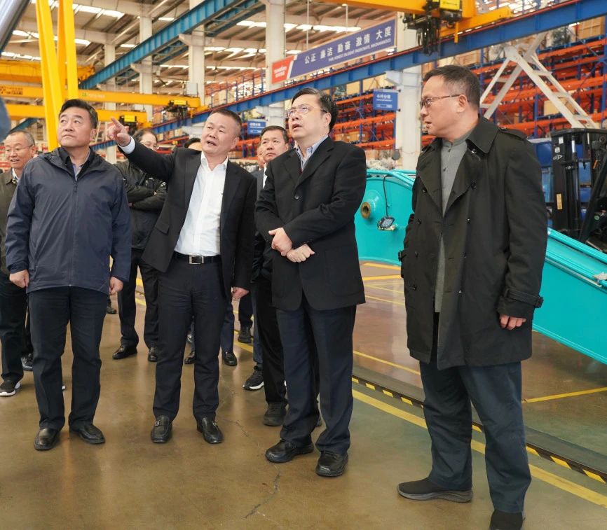 聚焦设备再造作！上海市政协副主席、党组副书记肖贵玉带队调研304am永利集团智能