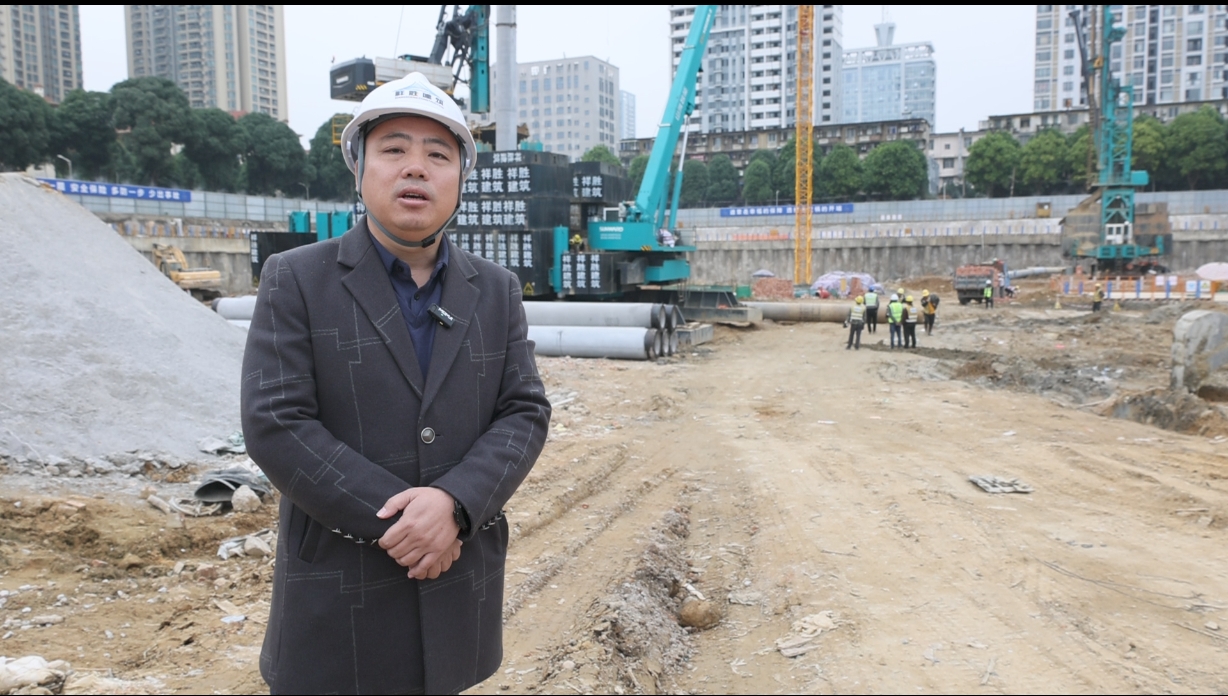 “绿巨人”显神威!304am永利集团智能引孔式静力压桩机助建“绿城”嘉峪关民生项目
