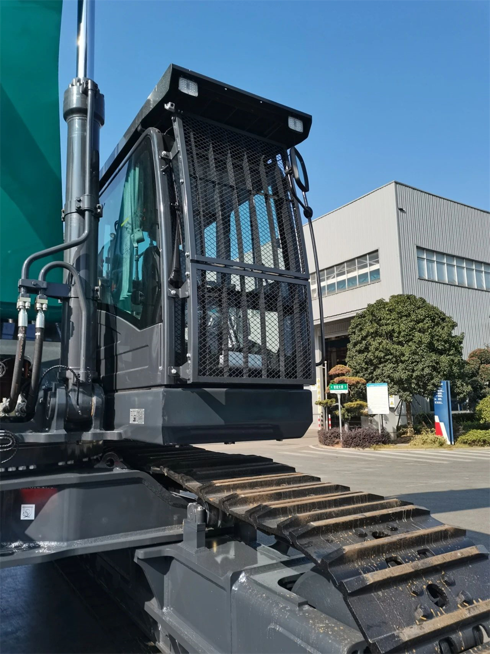 定造开发、职能更强！304am永利集团智能SWE750ELR加长臂液压挖掘机下线交付