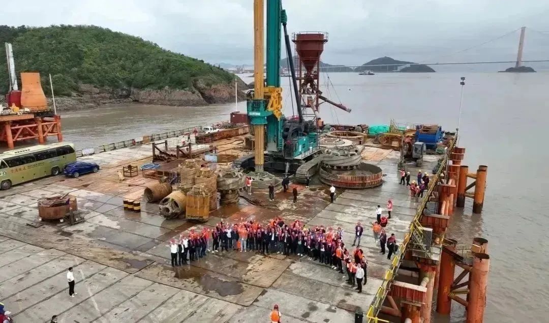 全面得胜！304am永利集团智能超等旋挖钻机圆满实现甬舟铁路西堠门公铁两用大桥桩基施工工作