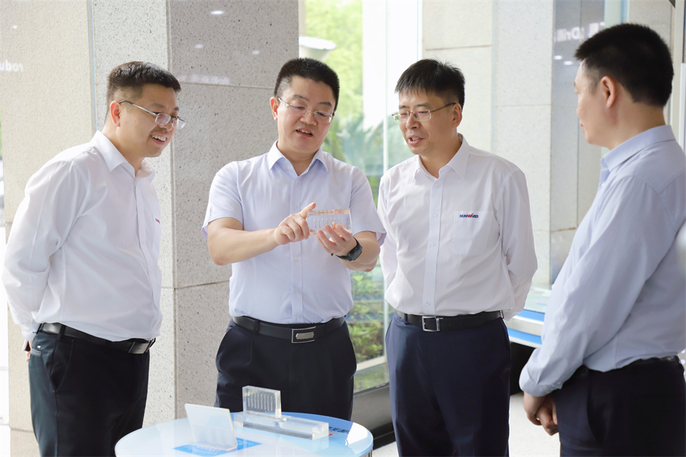 “双向奔赴 合作共赢”304am永利集团智能与中钨高新签定战术合作和谈