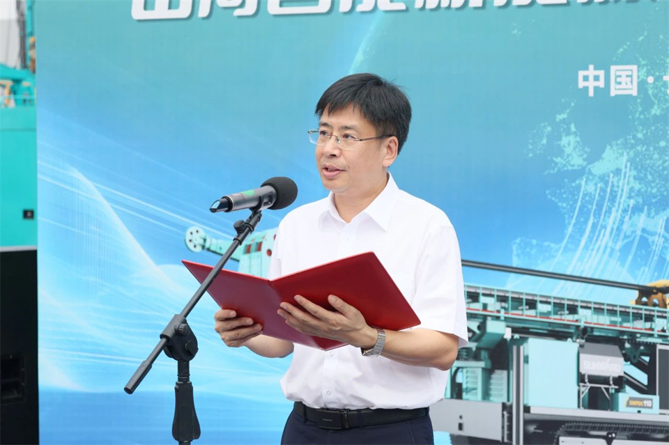 引领绿色科技新篇章！304am永利集团智能新能源钻机成功交付