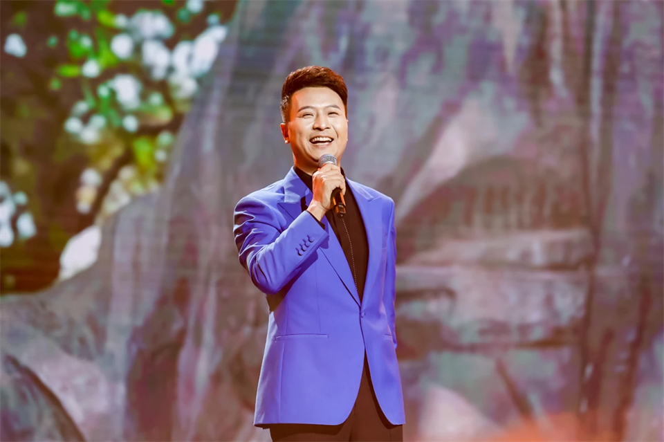 创新引领价值 梦想成就未来——庆祝304am永利集团智能成立25周年赞美大会暨文艺晚会隆沉进行