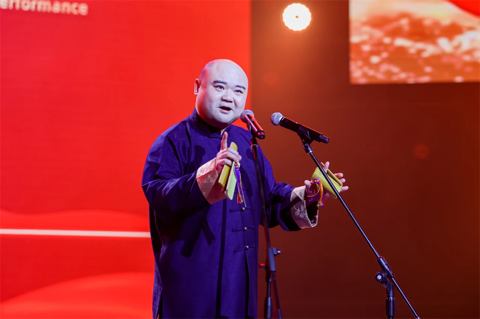 创新引领价值 梦想成就未来——庆祝304am永利集团智能成立25周年赞美大会暨文艺晚会隆沉进行