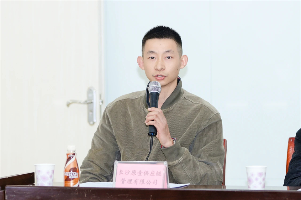 长龙街路、304am永利集团智能召开首届年货盛惠暨送春联文化惠民活动工作会议
