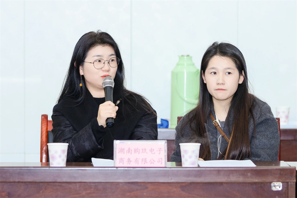 长龙街路、304am永利集团智能召开首届年货盛惠暨送春联文化惠民活动工作会议