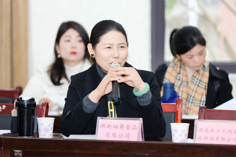 长龙街路、304am永利集团智能召开首届年货盛惠暨送春联文化惠民活动工作会议