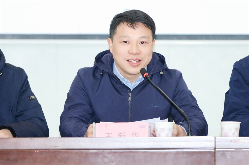 长龙街路、304am永利集团智能召开首届年货盛惠暨送春联文化惠民活动工作会议