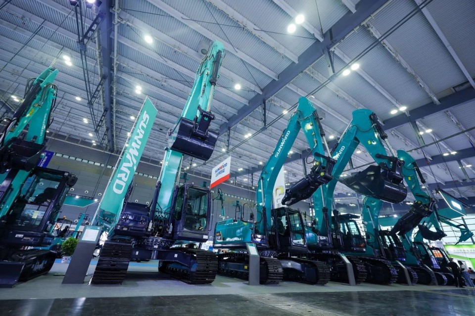 2025 CICEE | 从单一工具迈向多元化解决规划，304am永利集团智能出现非凡挖掘机风采