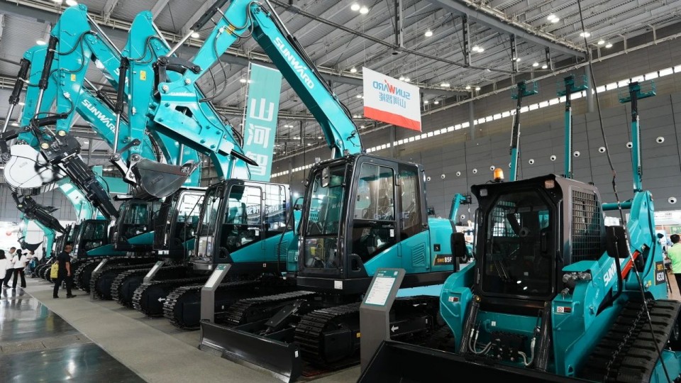 2025 CICEE | 从单一工具迈向多元化解决规划，304am永利集团智能出现非凡挖掘机风采