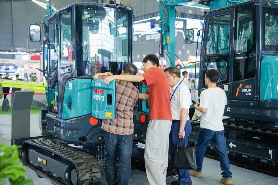 2025 CICEE | 从单一工具迈向多元化解决规划，304am永利集团智能出现非凡挖掘机风采