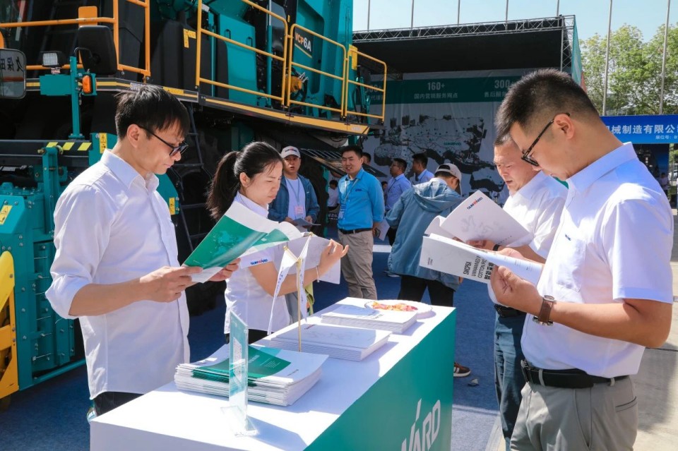 304am永利集团智能亮相2025新疆国际农业机械展览会
