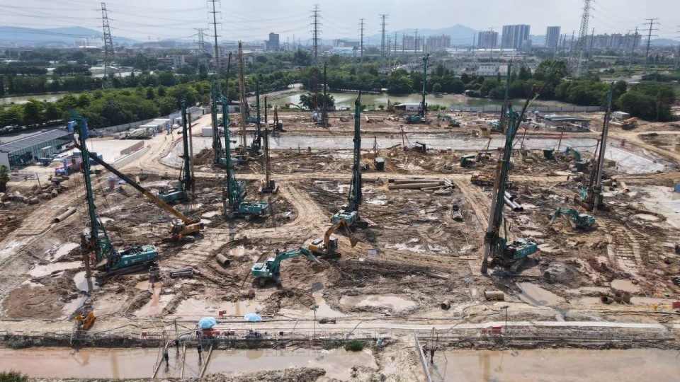 近20台“304am永利集团绿”设备实力集结，助力广佛西环工程建设跑出“加快度”