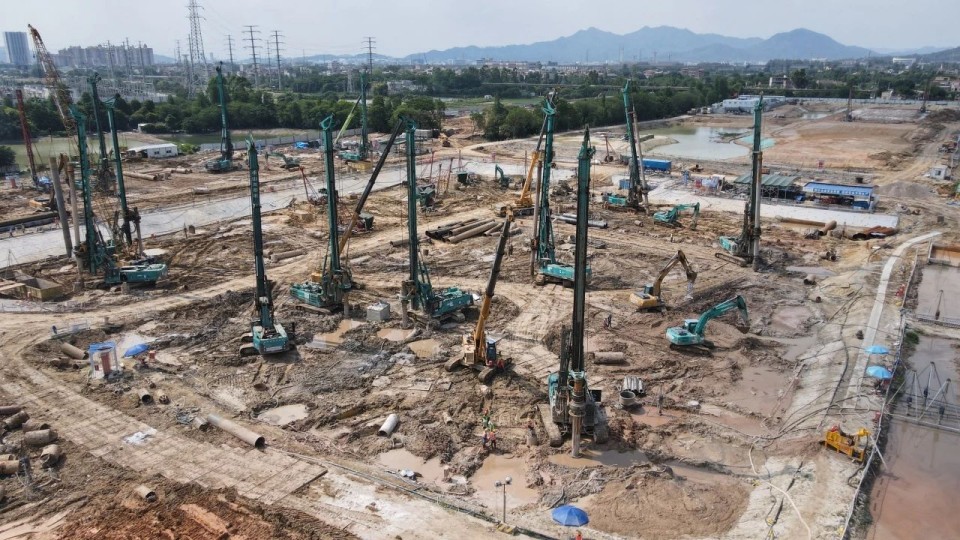 近20台“304am永利集团绿”设备实力集结，助力广佛西环工程建设跑出“加快度”