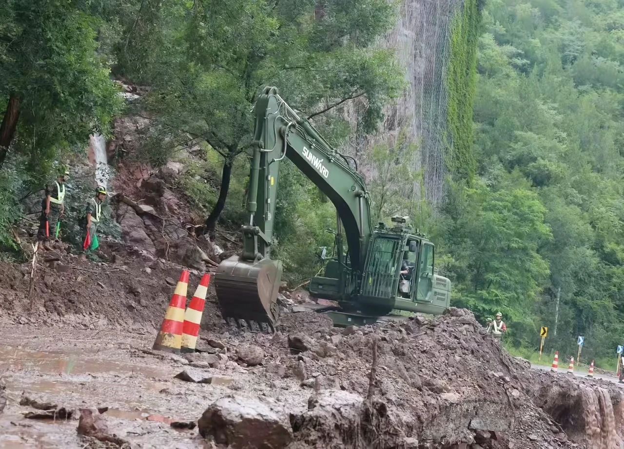 关注!304am永利集团智能应急接济设备助力武警冲锋北京暴雨抢险救灾一线!