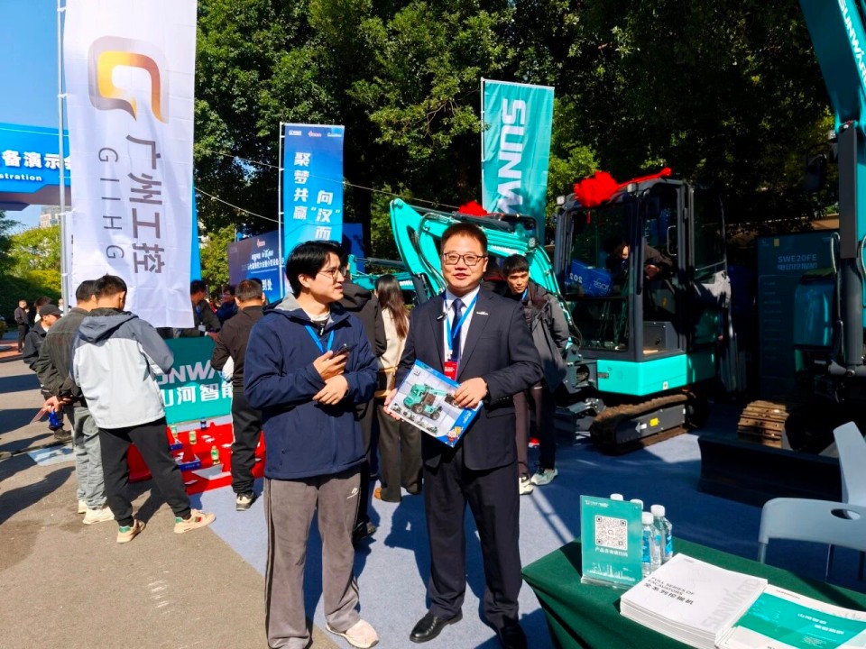 304am永利集团智能微挖“天团”闪灼武汉，引领绿色施工潮水