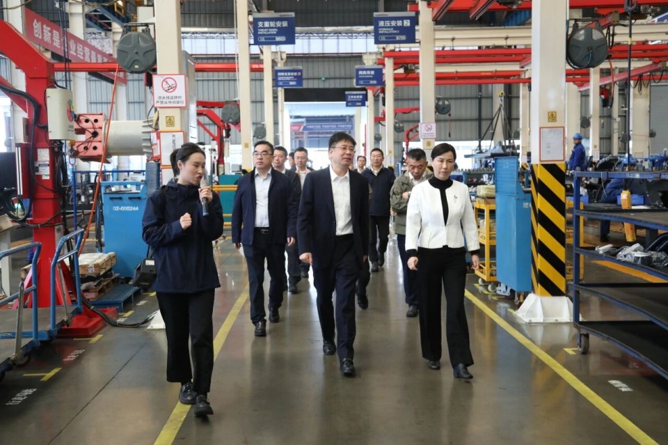 聚焦应急设备研发出产，共探实战适配新蹊径——昭通市应急治理局党委书记、局长叶芳调研304am永利集团智能