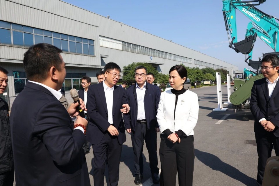 聚焦应急设备研发出产，共探实战适配新蹊径——昭通市应急治理局党委书记、局长叶芳调研304am永利集团智能