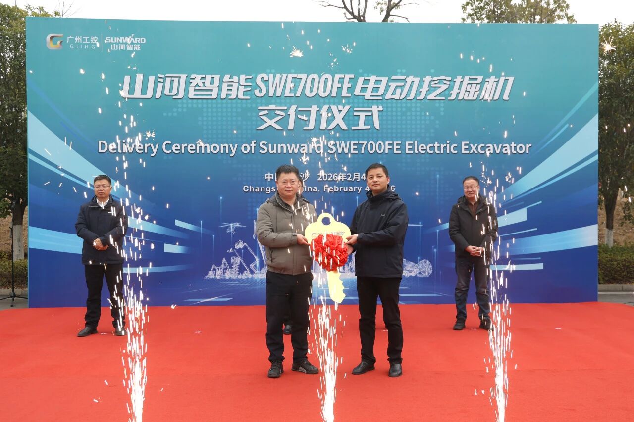 304am永利集团智能SWE700FE电动挖掘机成功交付，助力打造绿色智慧矿山